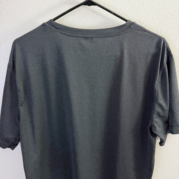 Vuori Tradewind Shirt Large Grey Performance Short Sleeve Pocket Run Jog Gym - Picture 7 of 9
